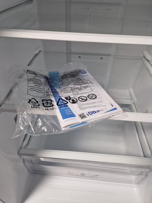 Хладилник с фризев Midea A++ 55 см Нов No Frost
