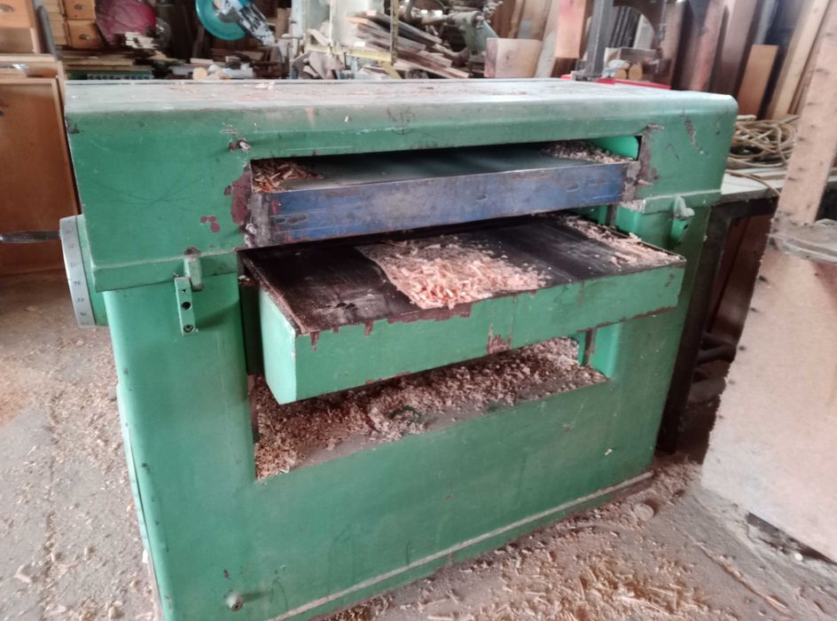 Masina de rindeluit la grosime 800 ,  circular cu masa mobila, abric, combinata tamplarie