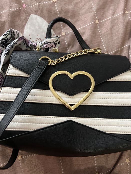 Сумка Betsey Johnson оригинал из США черно-белая с сердцем и платком