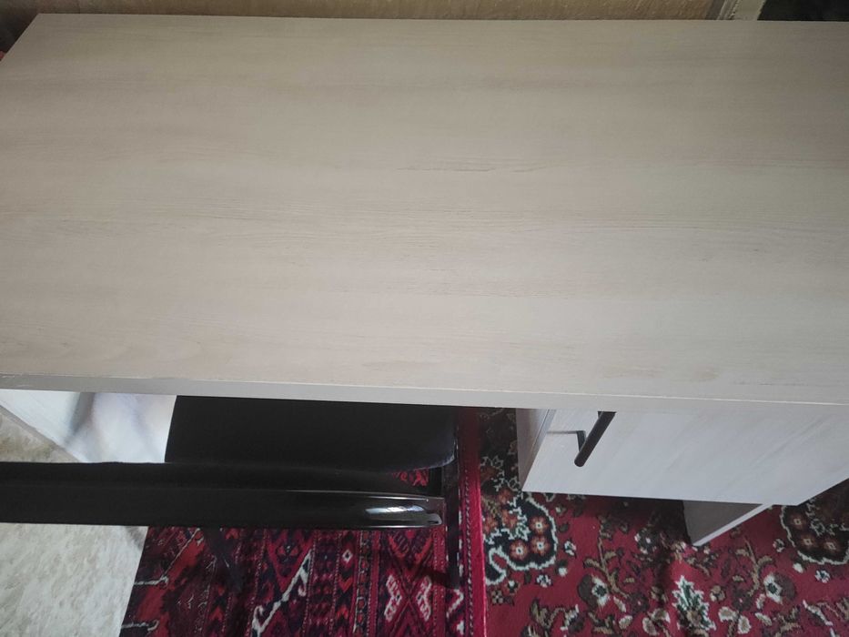 Stol yaxshi sutuli tekinga qoshib beriladi