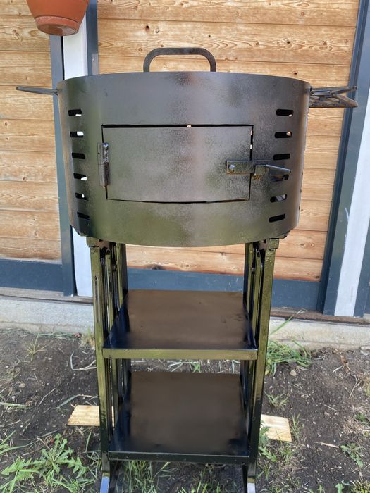 Gratar cu plita pe lemne