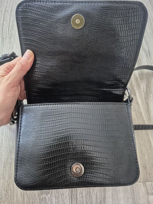 Оригинална чанта GUESS Tullia Mini Crossbody (черна)