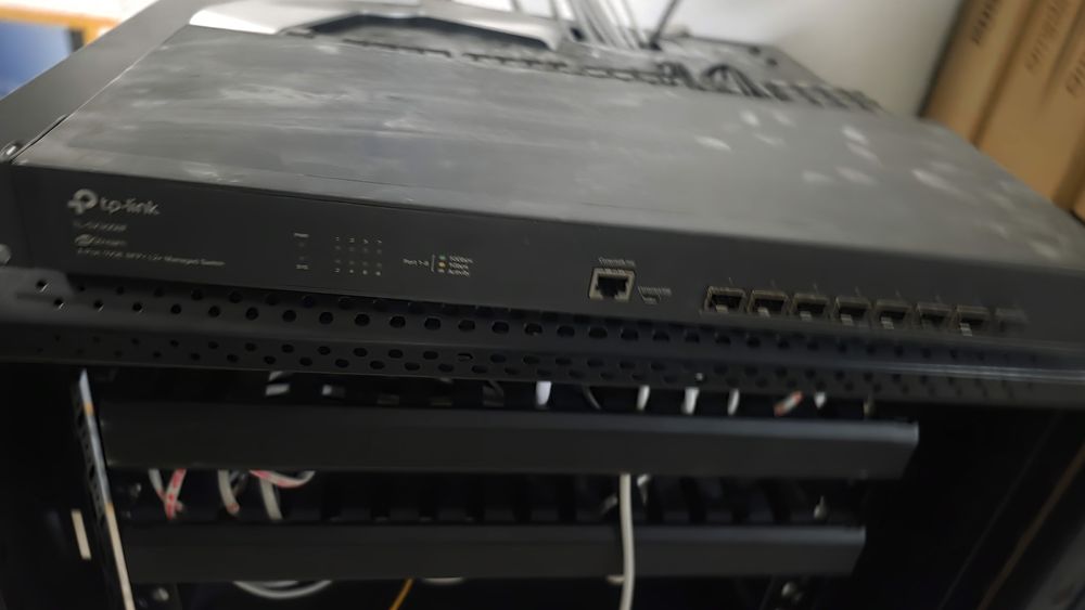 TL-SX3008F Switch JetStream cu management