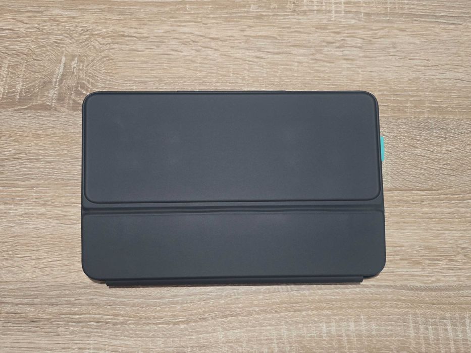 Чисто нов калъф с клавиатура Logitech Flip Folio за iPad 11" (Pro M4 / Air M2)