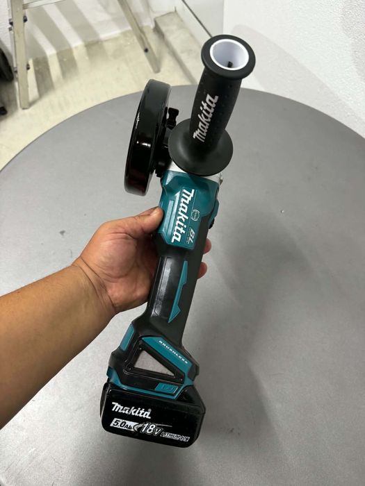 Безчетков ъглошлайф Makita 18волта
