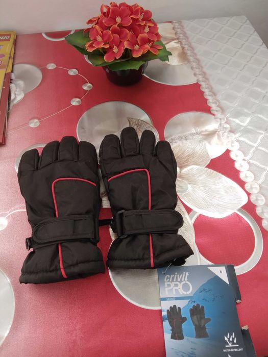 Vând mănuși pentru copiii 6  ani