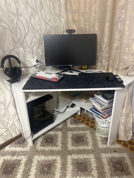 Продается стол 15к тенге