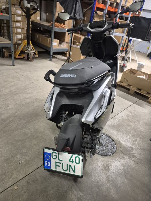 Vand Zeeho AE8S+  garantie scuter puternic electric Cat B vit 100 km/h