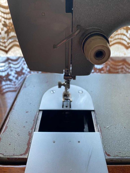 Продам швейную  машинку