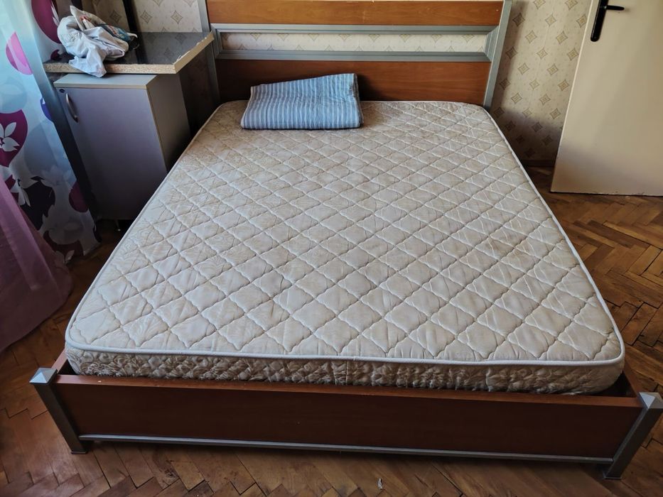 Легло с матрак .