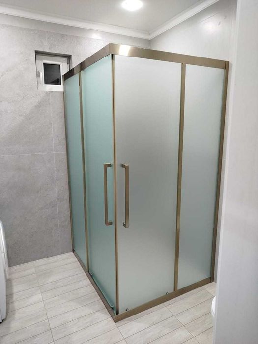 Душевые кабины и перегородки продам