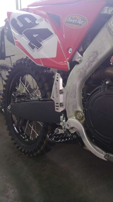Honda CRF - Гард помпа задна спирачка