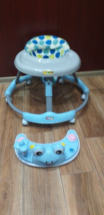 Ходунок детский ,отличный.