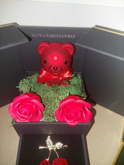 Caseta  / cutie cadou Urs Rose Bear din Trandafiri Roz Decorat Manual,