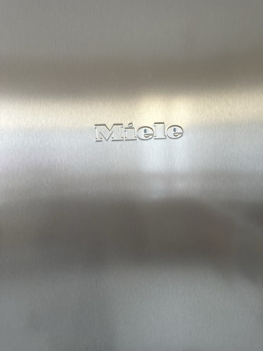 Продам хрлодильник Miele