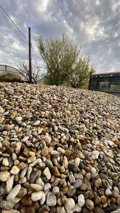 Piatra, nisip, balast, pământ negru, pietriș – livrare București/Ilfov