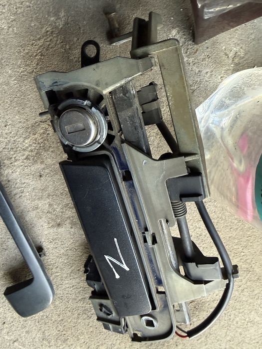 Пассажирская ручка двери на БМВ Е36