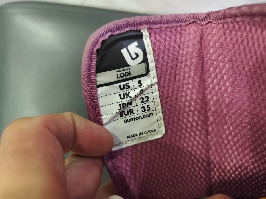 Продавам дамски сноуборд обувки Burton Lodi – Размер 35