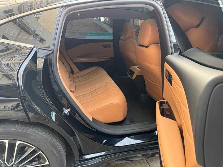 Geely Galaxy Star 8  EM-i Luxury Edition