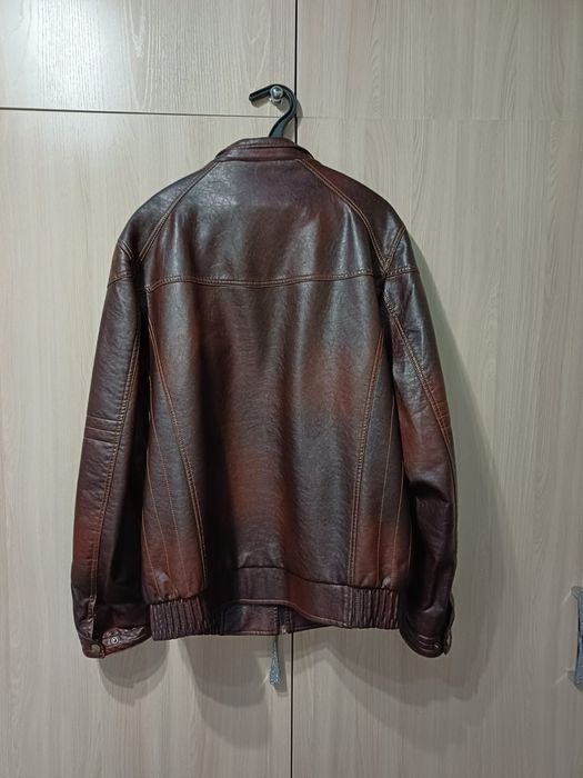 Продам куртку кожаную