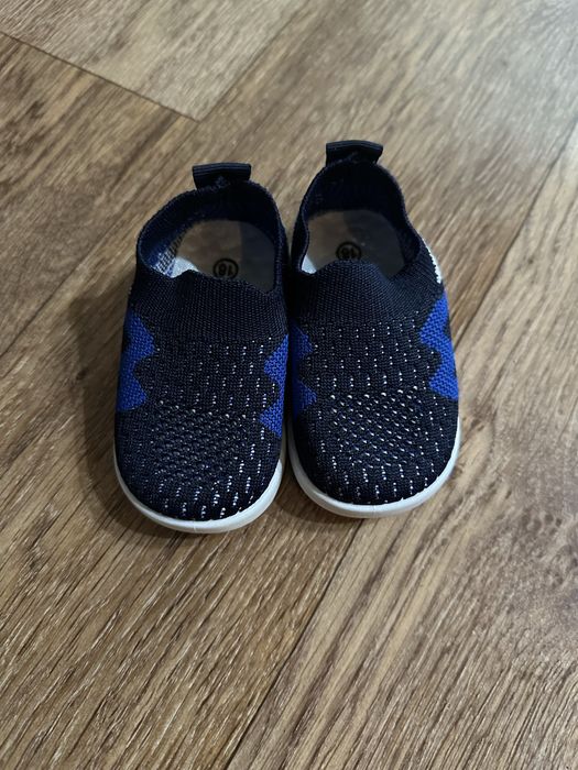 Продам детские кросовки