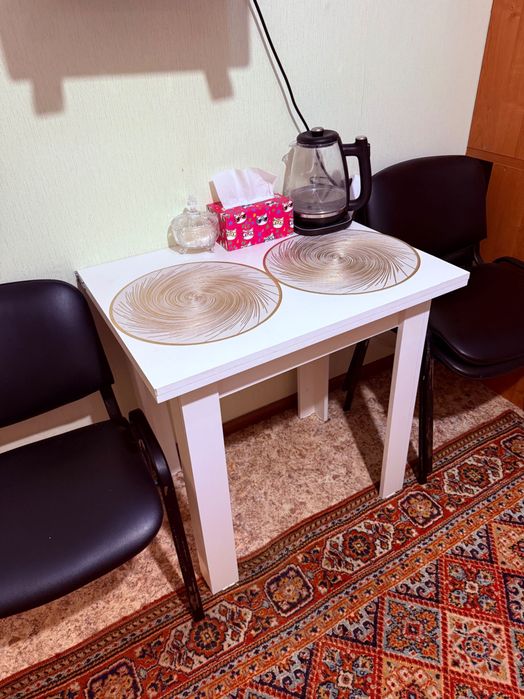 Продам стол кухонный
