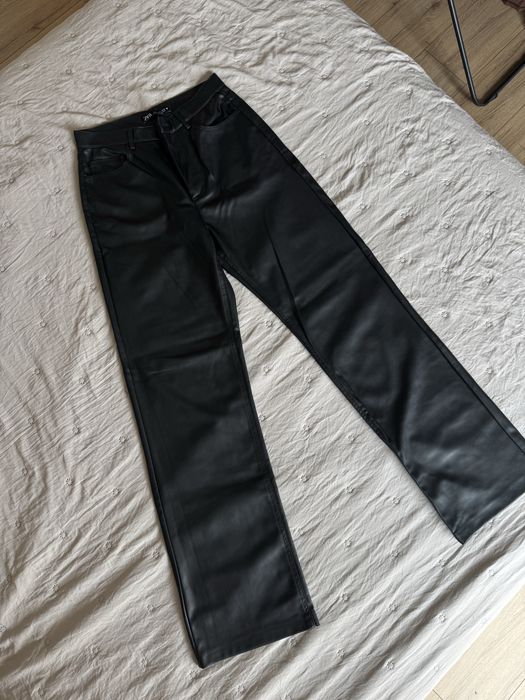 Панталон от еко кожа Zara