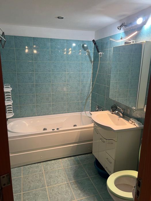 Închiriez apartament