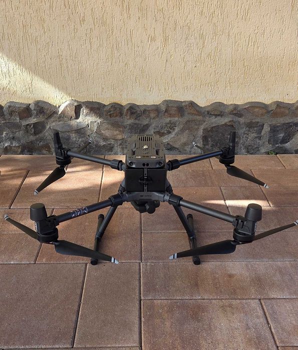 Drona DJI Matrice 300 RTK Basic Combo + Zenmuse H20