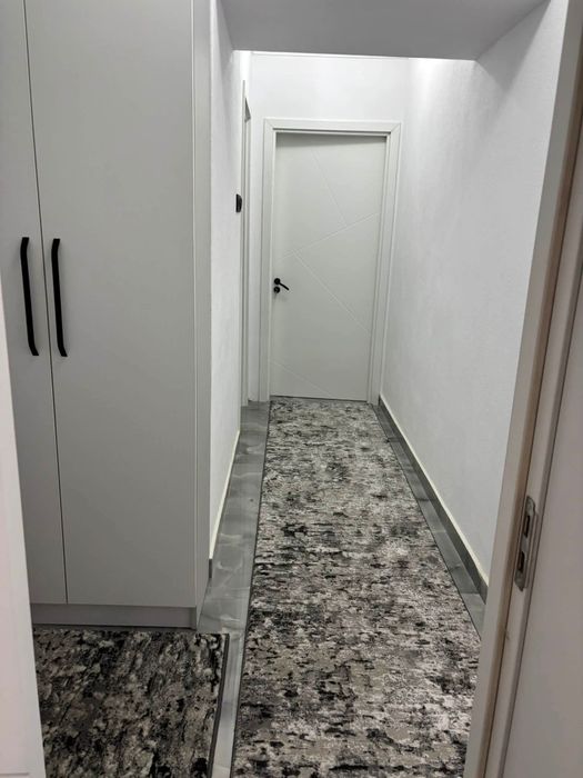 Vand apartament  cu 2 camere 100% renovat.
