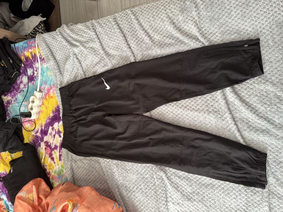 compleu nike miller marimea S pret 200 lei