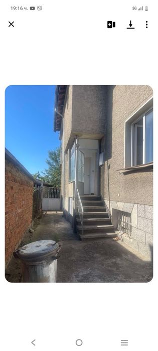 Продава се масивна двуетажна къща  с двор 310 кв.м. в гр.Казанлък, кв.Христо Ботев.