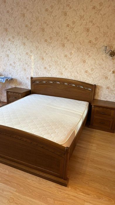 Продам кровать с тумбами