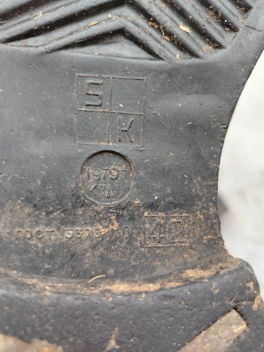 Двое резиновые сапоги 2 пары 42-43рр