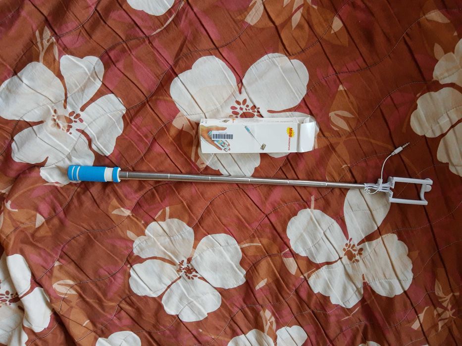 Продавам  мобилен телефон  Леново 2020