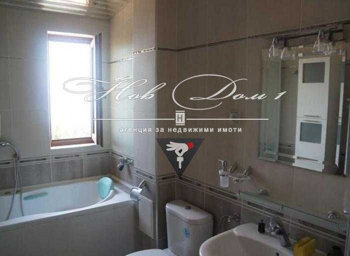 Продава се Тристаен апартамент в Варна, Галата - 158 кв.м за 1254 €/кв.м - Снимка #2