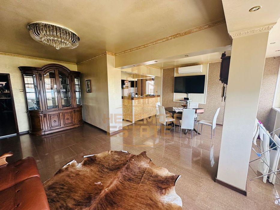 Продава се Четиристаен апартамент в Варна, Център - 100 кв.м за 2250 €/кв.м - Снимка #3