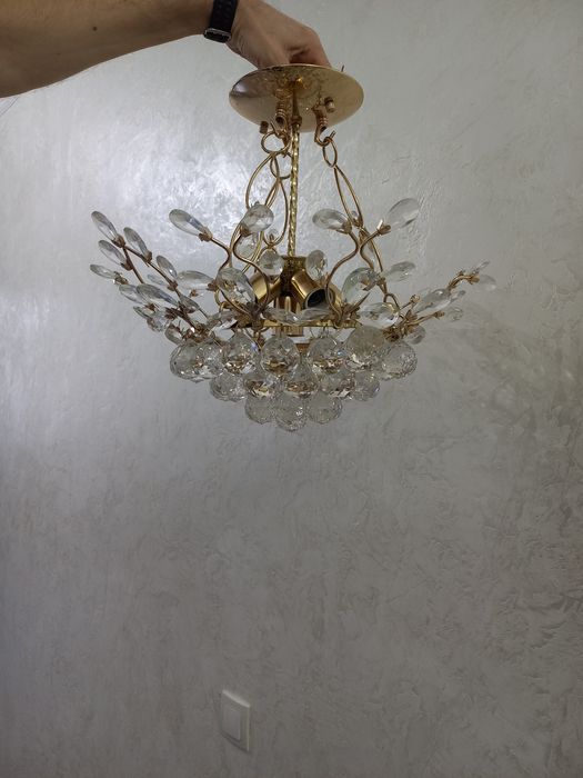 Люстра в хорошем состоянии