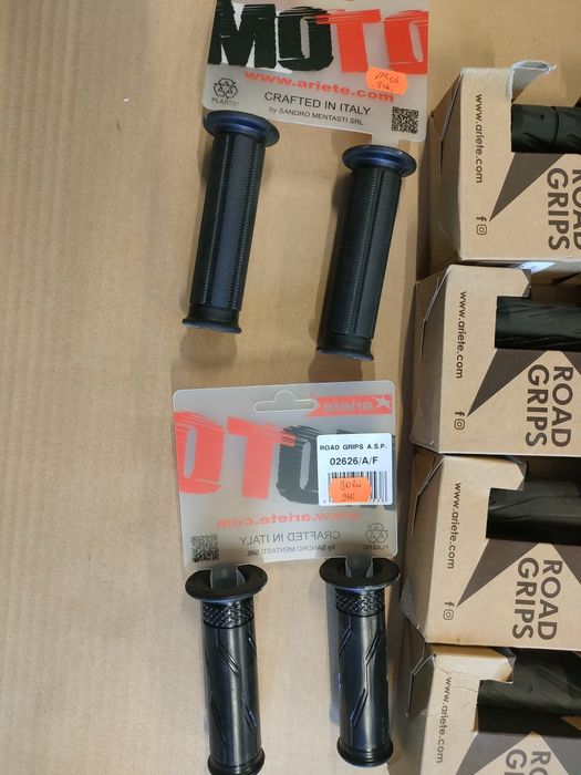 Mansoane / Grips moto Yamaha Honda Suzuki Kawasaki Ducati Aprilia BMW