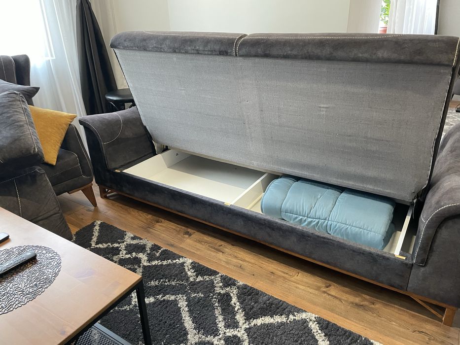 Триместен разтегателен диван и два фотьойла