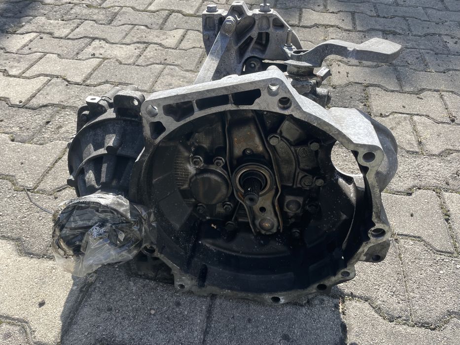 Cutie Viteza VW Caddy  5+1  viteze. 6+1 viteze