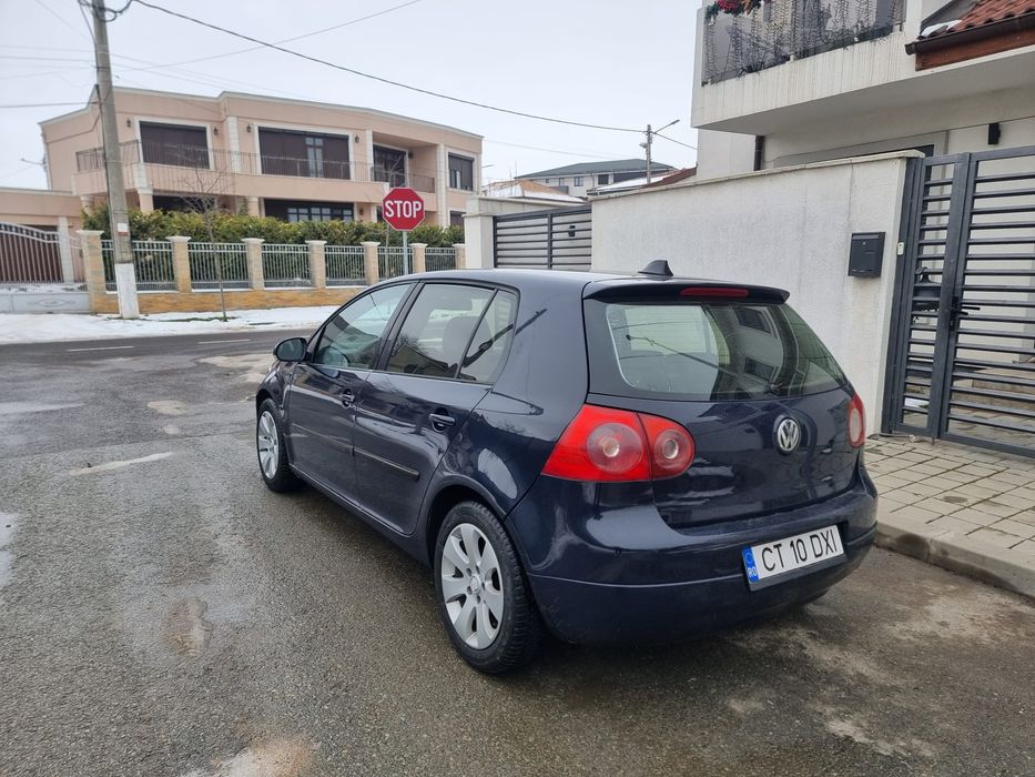 Vând Volkswagen Golf  5 1.9