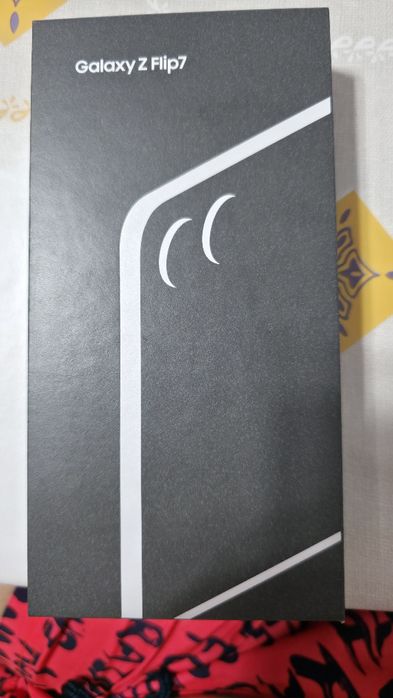 Samsung Galaxy Z Flip7 с гарантии