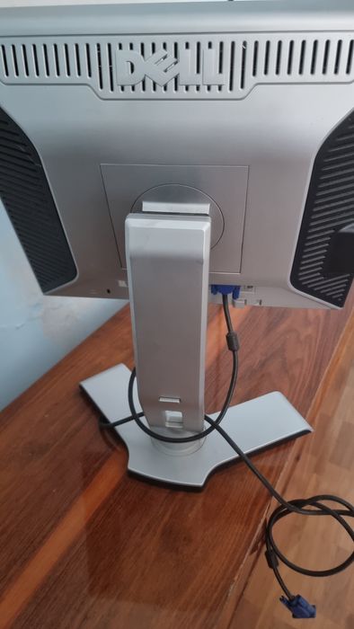 Продавам нов монитор за компютър