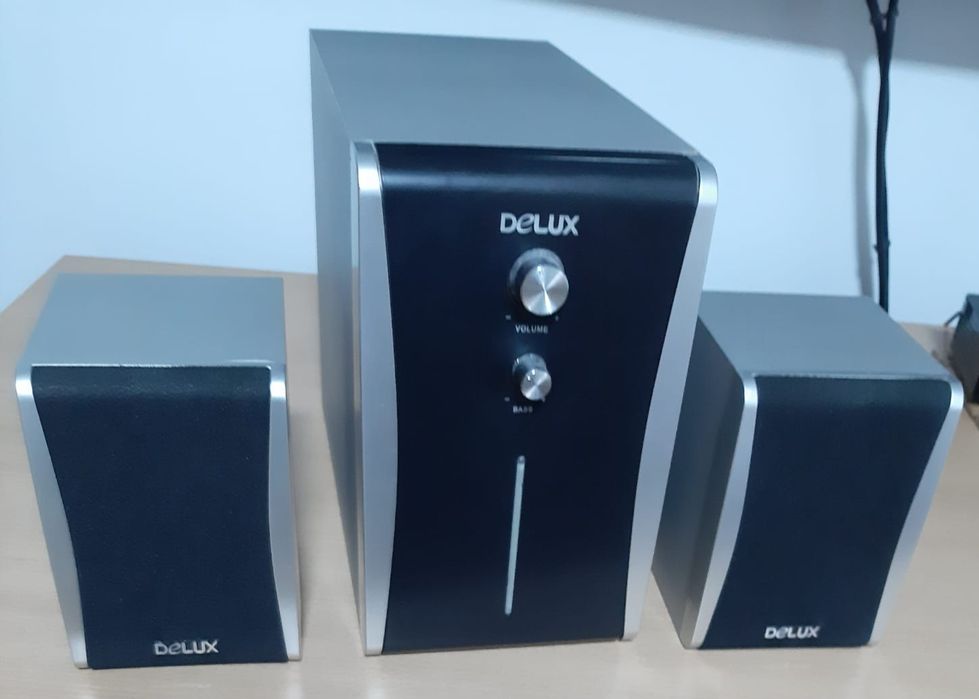Boxe Delux.Culoare negru si argintiu.