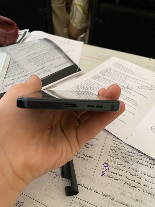 Redmi note 12 Aybi ekrani sal singan. xotirasi 128gb narxi 400ming N