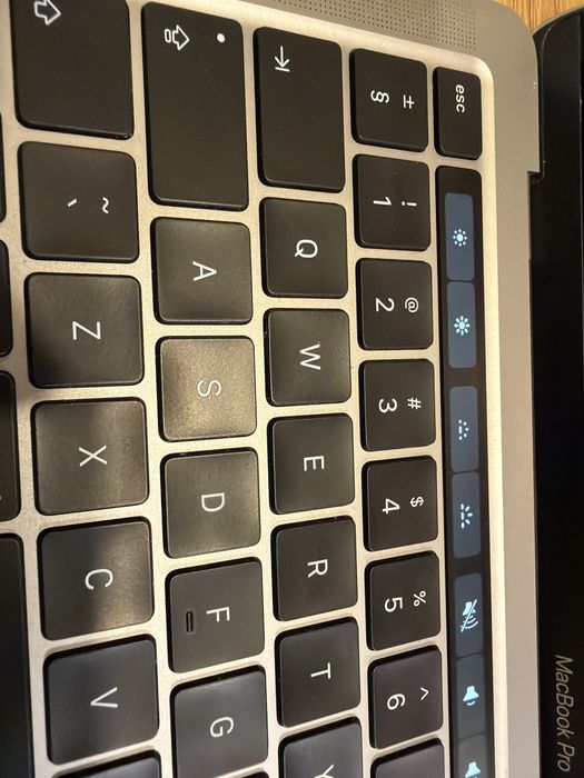 MacBook Pro 13“ (2020) i5 2.0 GHz, 16GB RAM, 4x Thunderbolt 3