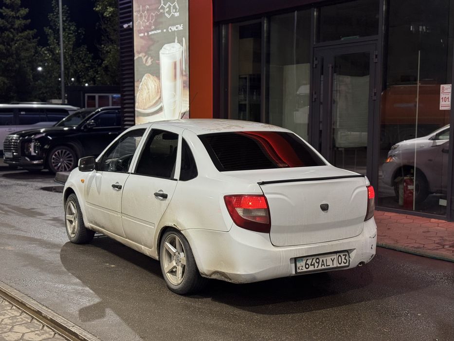 Продам Гранту 2012 года 8 клоп