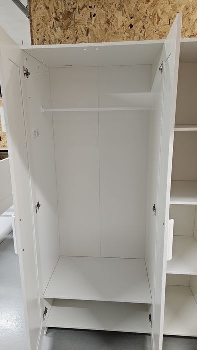 Трикрилен гардероб