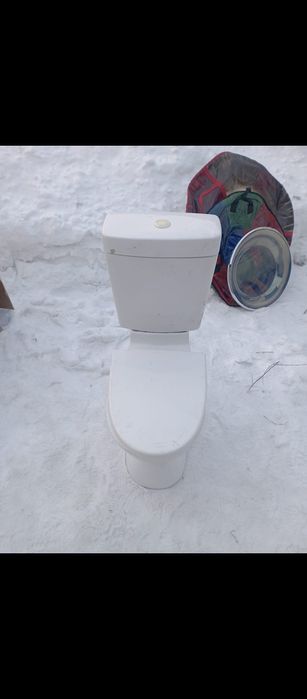 Продам унитаз с бачком